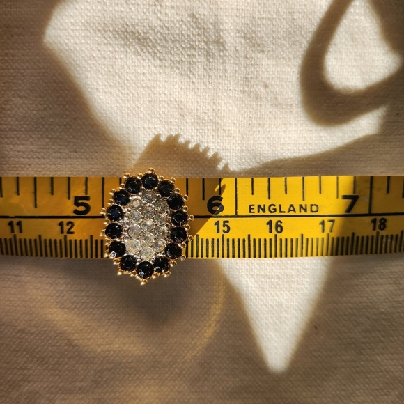 NINA RICCI - Golden metal clip on earrings black rhinestones - Picture 10 of 15